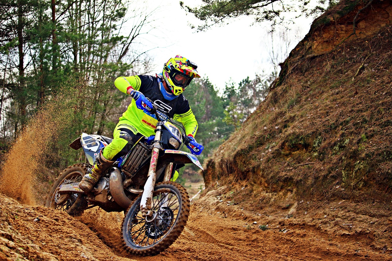 Enduro motorozás homokos terepen
